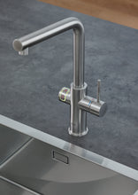 Lade das Bild in den Galerie-Viewer, GROHE Red Duo – Armatur und Boiler Größe M *inkl. Montage*