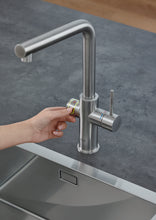 Lade das Bild in den Galerie-Viewer, GROHE Red Duo – Armatur und Boiler Größe M *inkl. Montage*