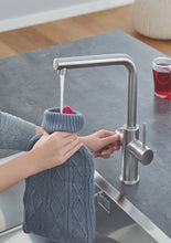 Lade das Bild in den Galerie-Viewer, GROHE Red Duo – Armatur und Boiler Größe M *inkl. Montage*