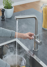 Lade das Bild in den Galerie-Viewer, GROHE Red Duo – Armatur und Boiler Größe M *inkl. Montage*