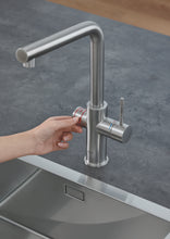 Lade das Bild in den Galerie-Viewer, GROHE Red Duo – Armatur und Boiler Größe L *inkl. Montage*